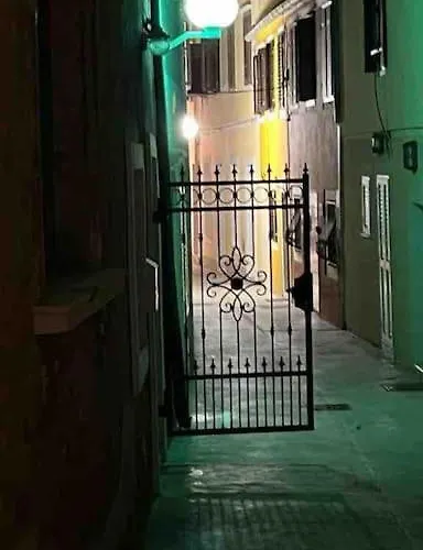 شقة Old Town Zd Studio زادار