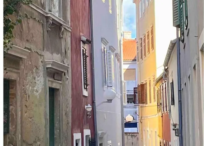 Апартаменти Old Town Zd Studio